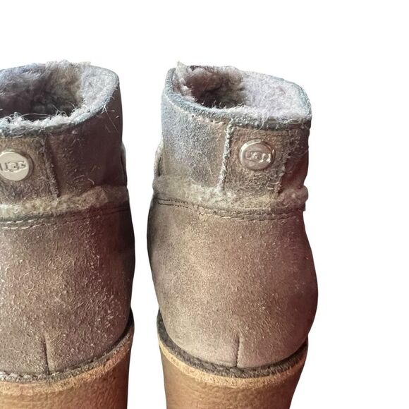 Ugg light brown suede heeled booties. Size 6 - Picture 8 of 12
